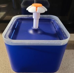 Cat water fountain
